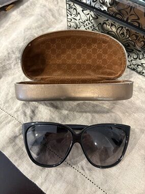 Gucci Black Cat-Eye Sunglasses with Brown Branded Case